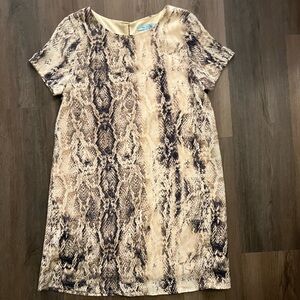 Perfect condition light weight easy to wear dress.